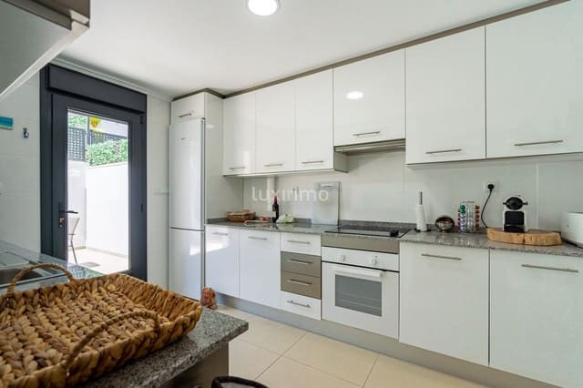 3 Zimmer Reihenhaus zu verkaufen in Calpe / Calp mit Pool Garage - 520.000 € (Ref: 9304793)