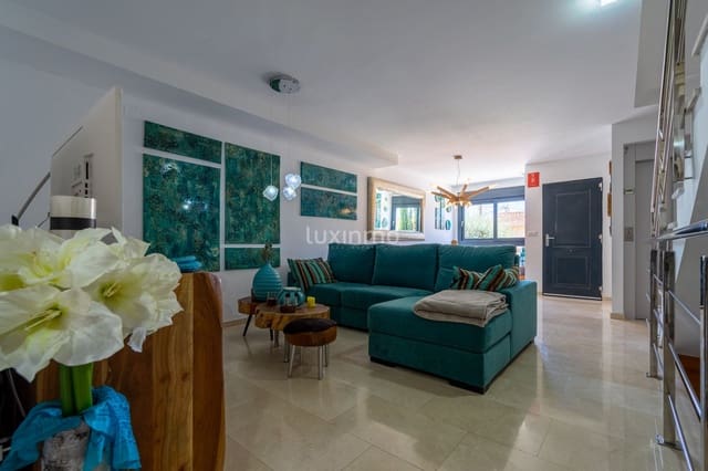 3 Zimmer Reihenhaus zu verkaufen in Calpe / Calp mit Pool Garage - 520.000 € (Ref: 9304793)