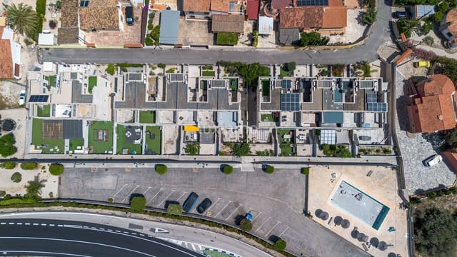 3 Zimmer Reihenhaus zu verkaufen in Calpe / Calp mit Pool Garage - 520.000 € (Ref: 9304793)