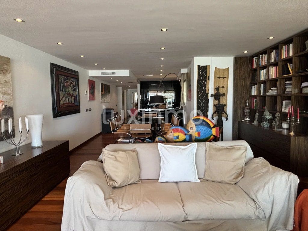 3 slaapkamer Flat te koop in Ibiza dorp met zwembad - € 2.650.000 (Ref: 9304830)