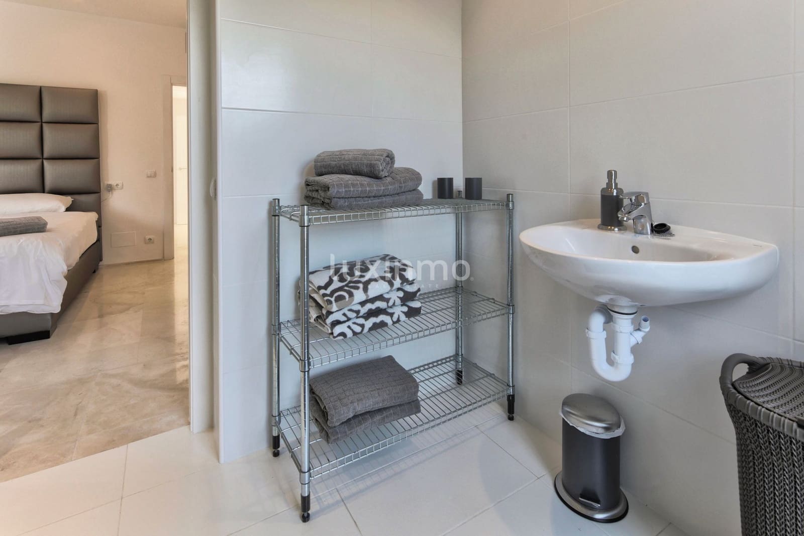 6 bedroom Villa for sale in Santa Eulalia / Santa Eularia with pool garage - € 5,500,000 (Ref: 9304832)