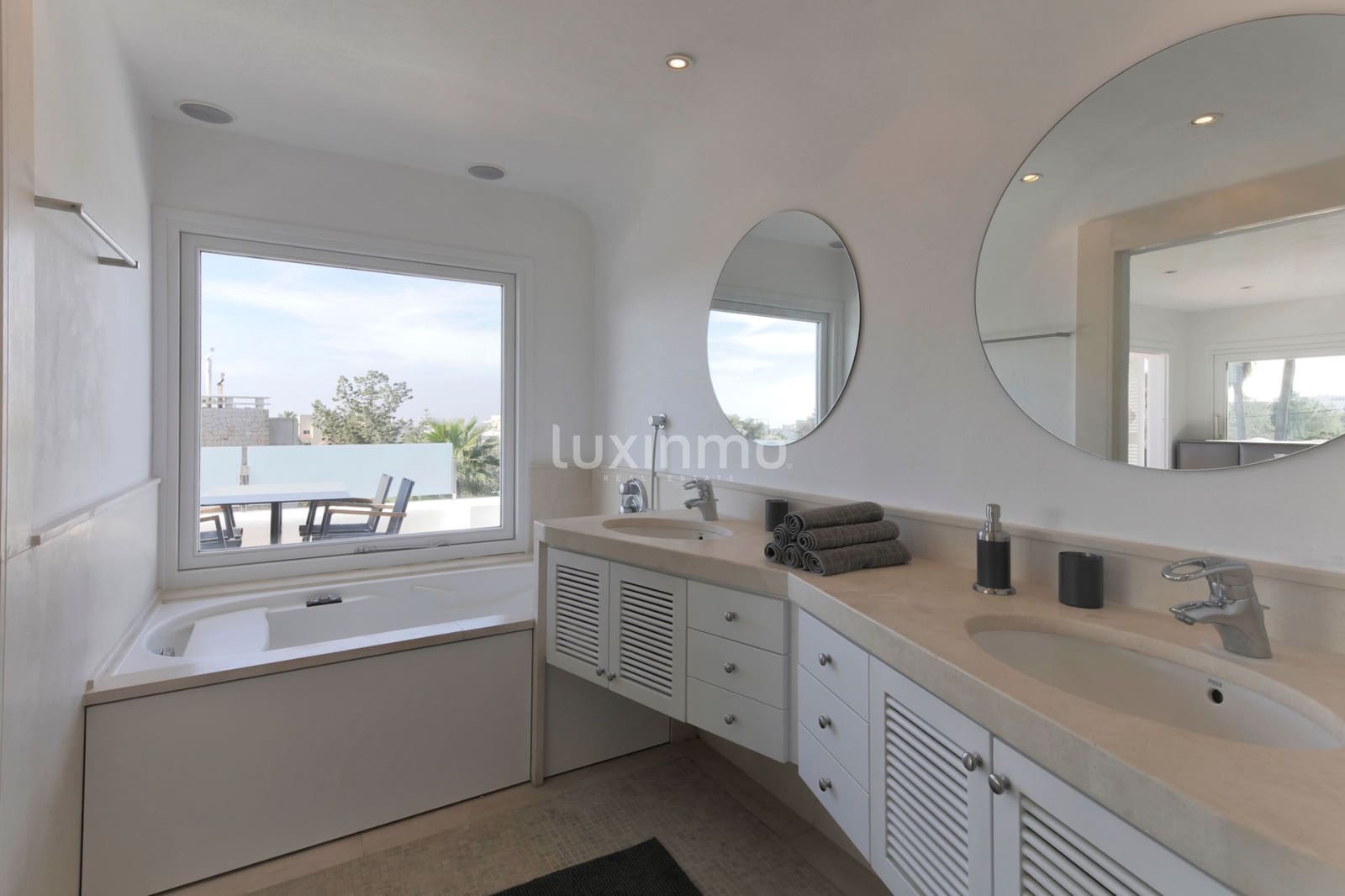 6 bedroom Villa for sale in Santa Eulalia / Santa Eularia with pool garage - € 5,500,000 (Ref: 9304832)