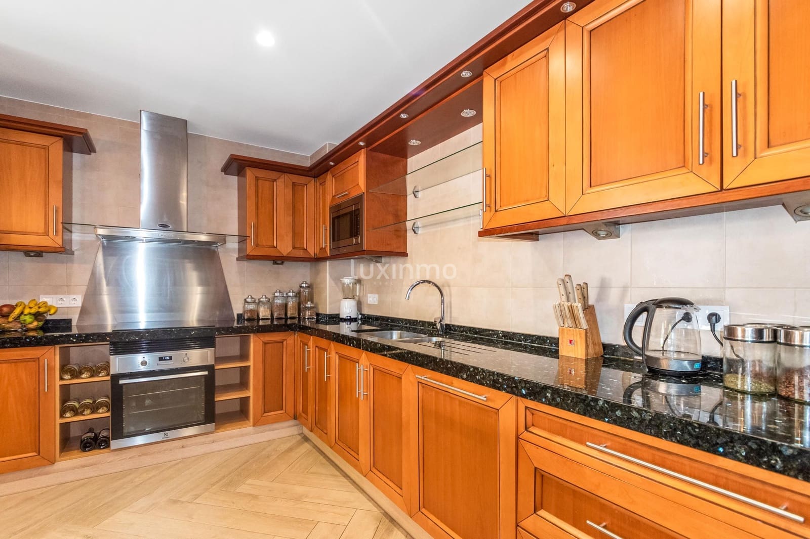 4 quarto Moradia para venda em Finestrat com piscina garagem - 1 050 000 € (Ref: 9308099)