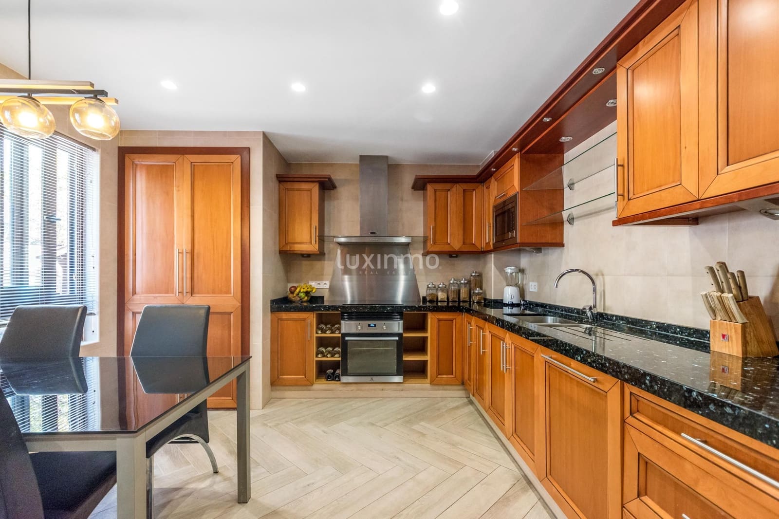 4 quarto Moradia para venda em Finestrat com piscina garagem - 1 050 000 € (Ref: 9308099)