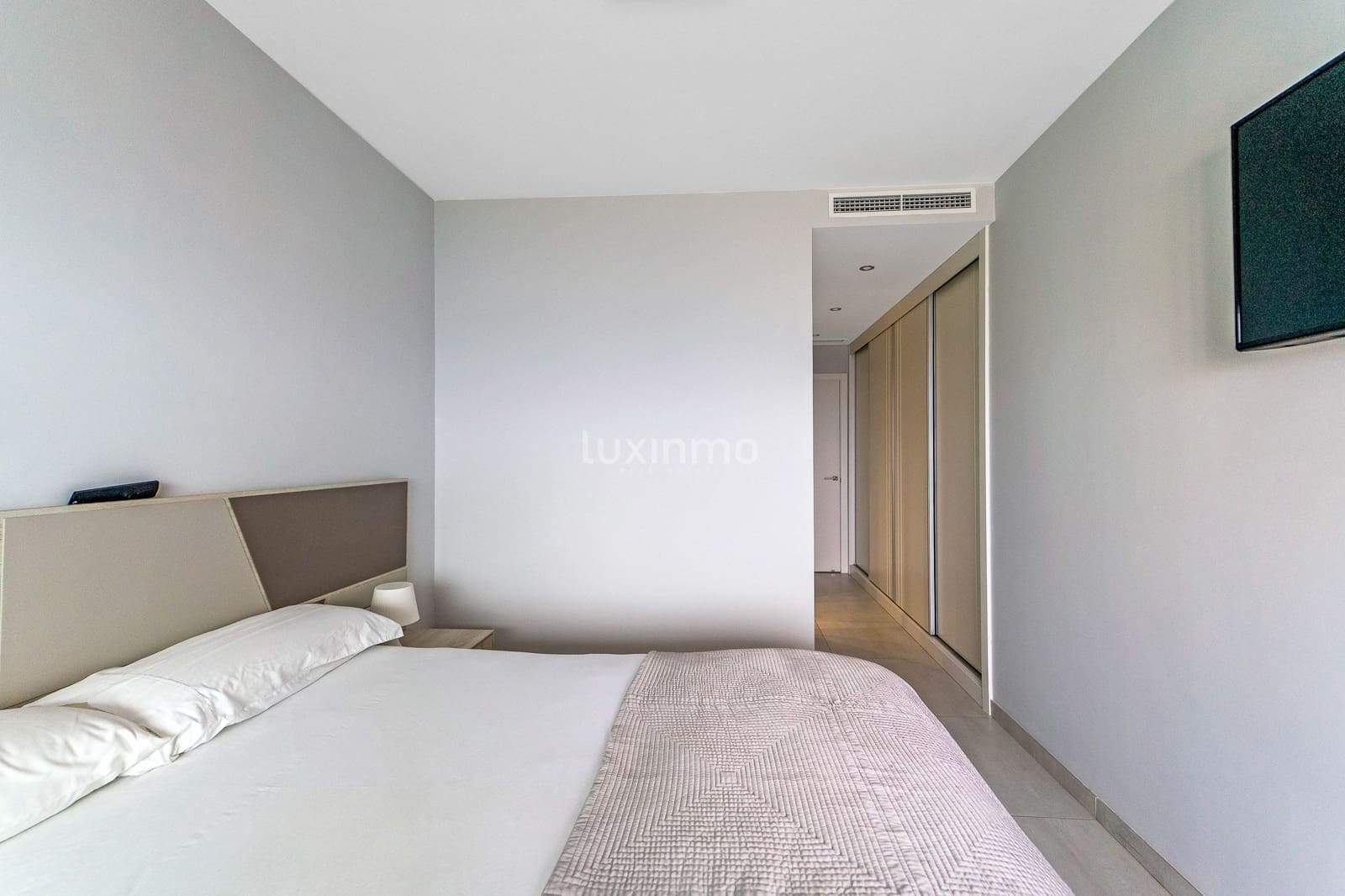 3 bedroom Apartment for rent in Benidorm with pool garage - € 2,750 (Ref: 9311618)