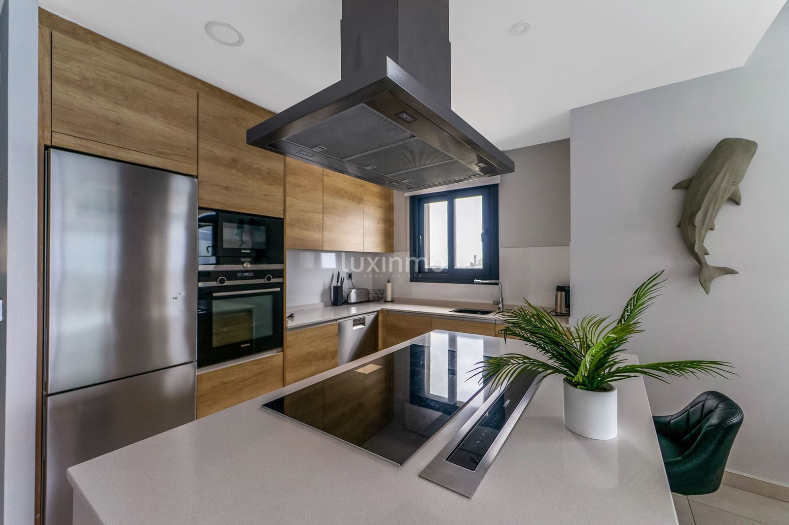 3 bedroom Apartment for rent in Benidorm with pool garage - € 2,750 (Ref: 9311618)