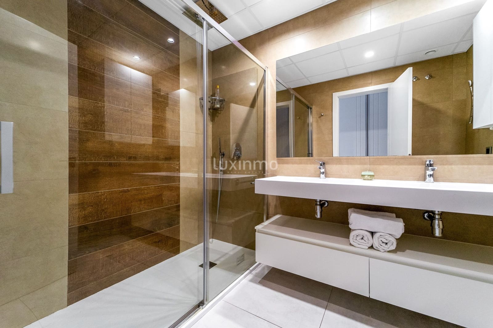 3 bedroom Apartment for rent in Benidorm with pool garage - € 2,750 (Ref: 9311618)