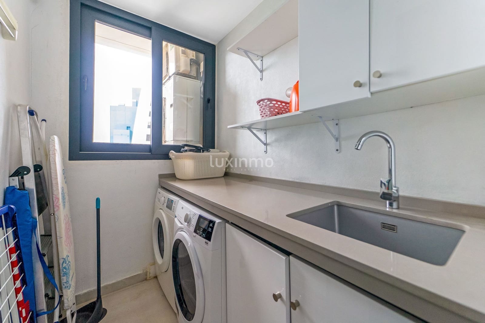 3 bedroom Apartment for rent in Benidorm with pool garage - € 2,750 (Ref: 9311618)