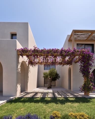 4 bedroom Villa for sale in Moraira, Teulada-Moraira with pool garage - € 1,965,000 (Ref: 9313957)