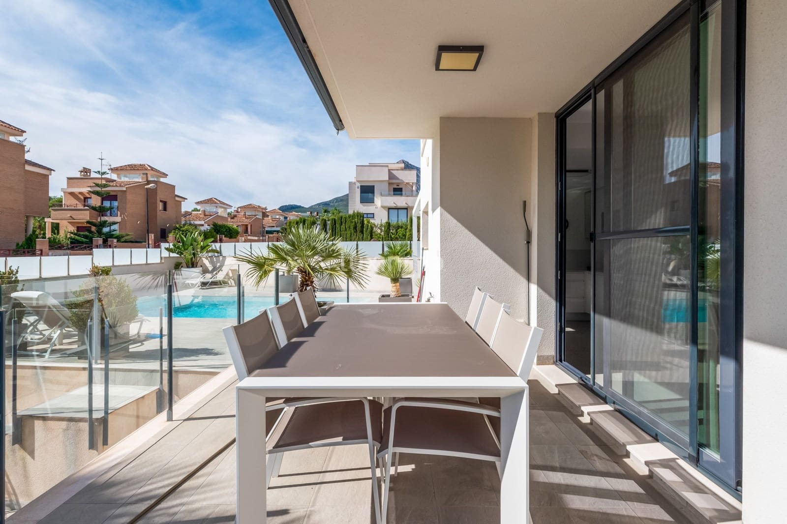 Chalet de 3 habitaciones en La Nucia en venta con piscina garaje - 585.000 € (Ref: 9344022)