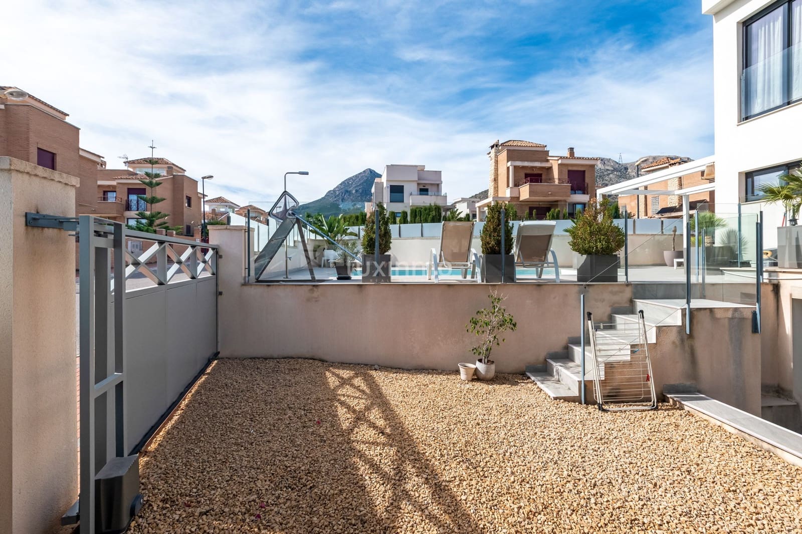 Chalet de 3 habitaciones en La Nucia en venta con piscina garaje - 585.000 € (Ref: 9344022)