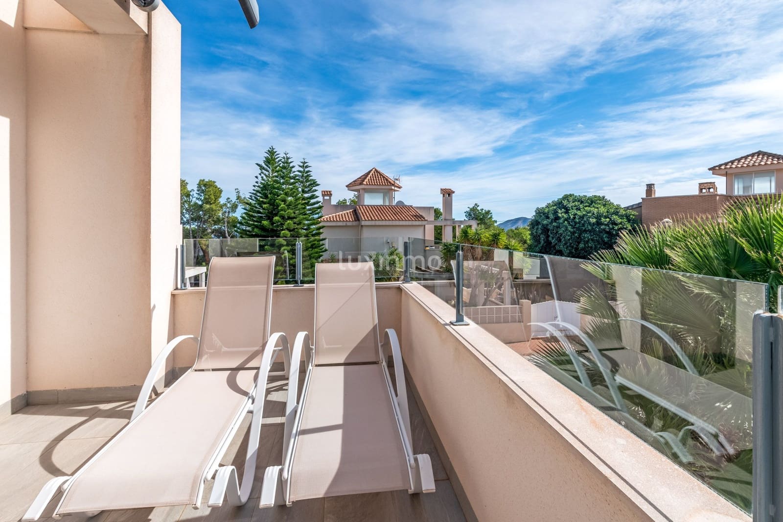 Chalet de 3 habitaciones en La Nucia en venta con piscina garaje - 585.000 € (Ref: 9344022)