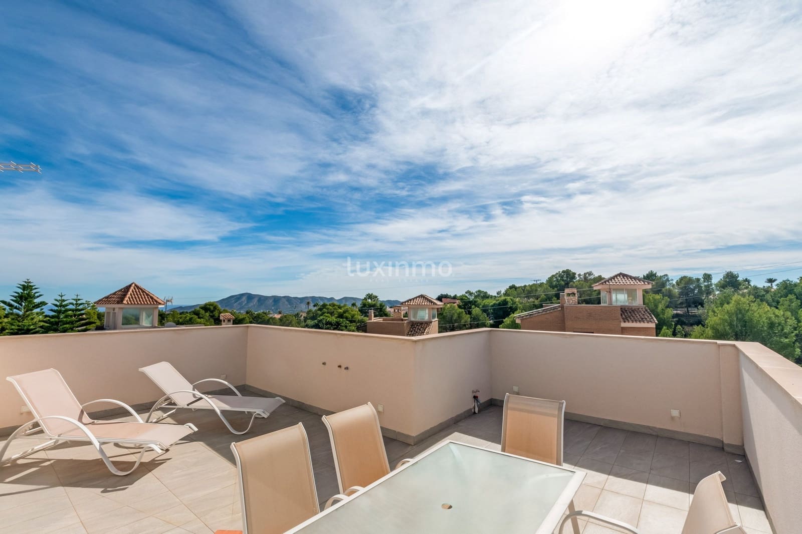 Chalet de 3 habitaciones en La Nucia en venta con piscina garaje - 585.000 € (Ref: 9344022)