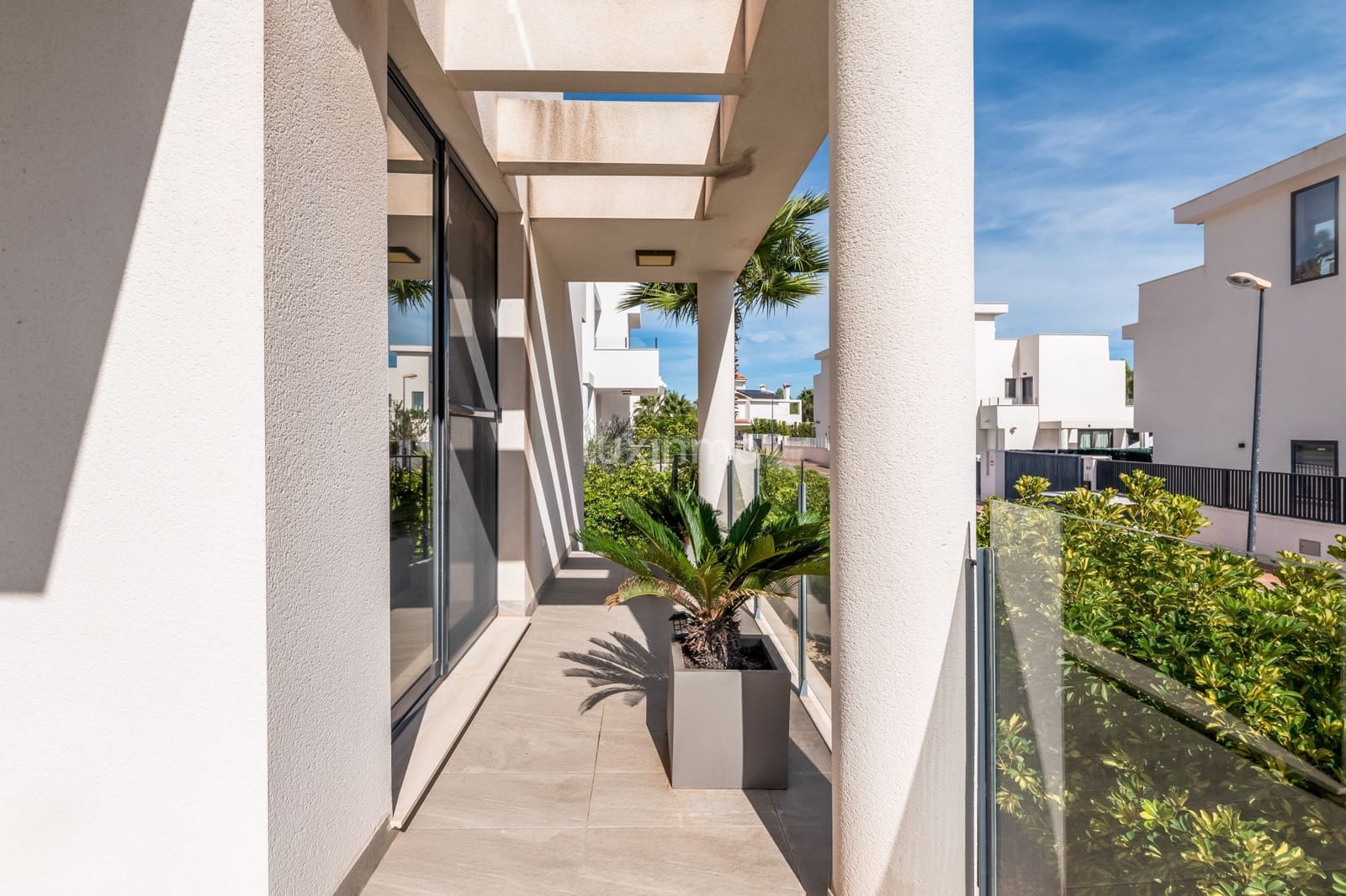 Chalet de 3 habitaciones en La Nucia en venta con piscina garaje - 585.000 € (Ref: 9344022)