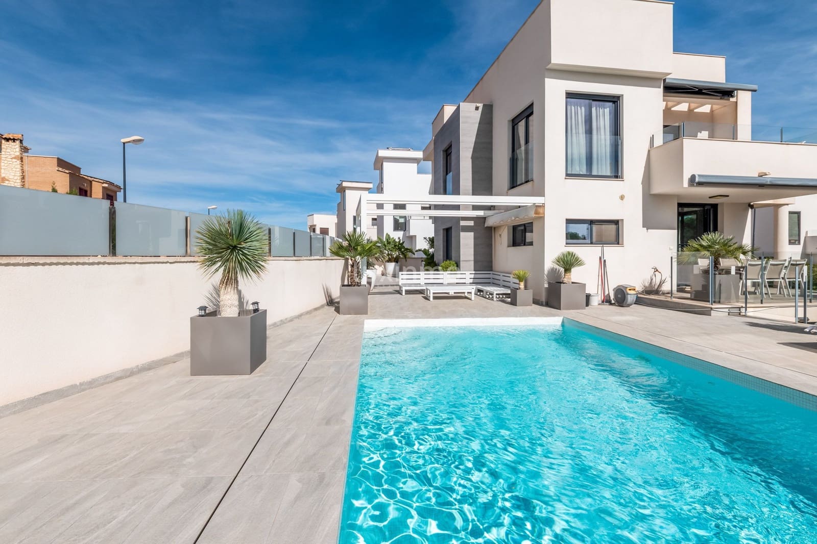 Chalet de 3 habitaciones en La Nucia en venta con piscina garaje - 585.000 € (Ref: 9344022)