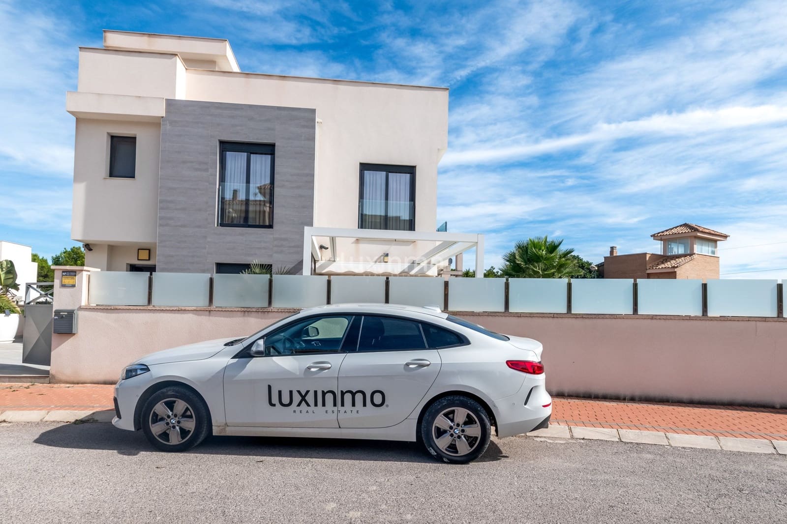 Chalet de 3 habitaciones en La Nucia en venta con piscina garaje - 585.000 € (Ref: 9344022)