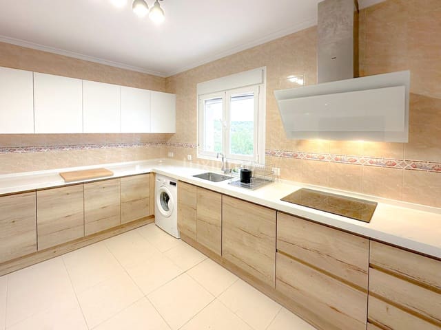 3 soverom Leilighet til leie i Calpe / Calp med svømmebasseng - € 2 000 (Ref: 9345602)