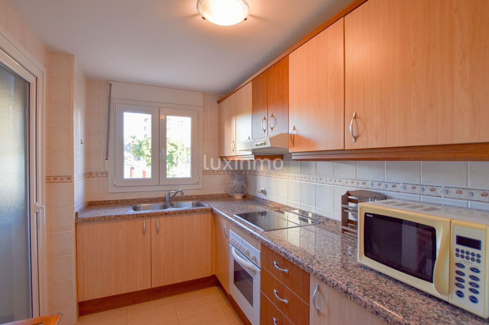 3 soveværelse Lejlighed til leje i Calpe / Calp med swimmingpool garage - € 1.300 (Ref: 9377989)