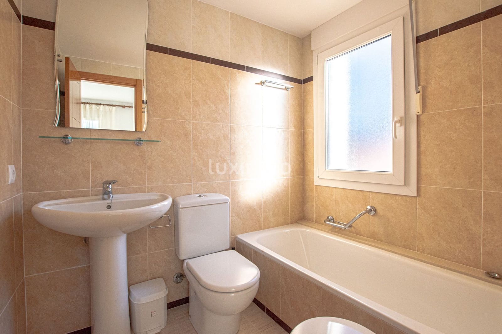 3 soveværelse Lejlighed til leje i Calpe / Calp med swimmingpool garage - € 1.300 (Ref: 9377989)