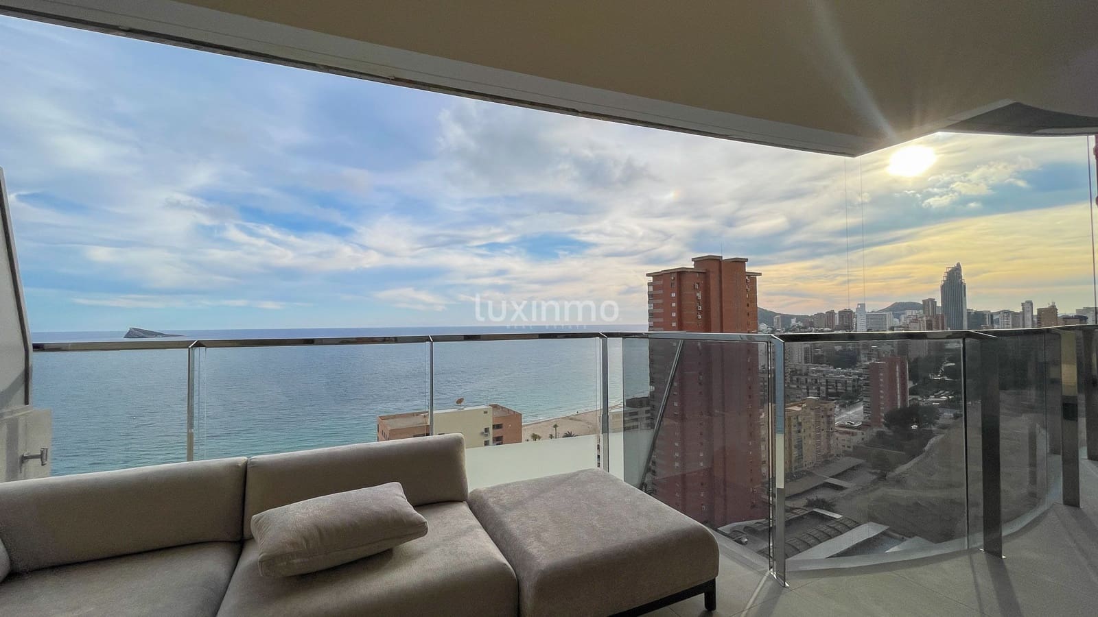 3 soveværelse Lejlighed til leje i Benidorm med swimmingpool garage - € 2.900 (Ref: 9378493)