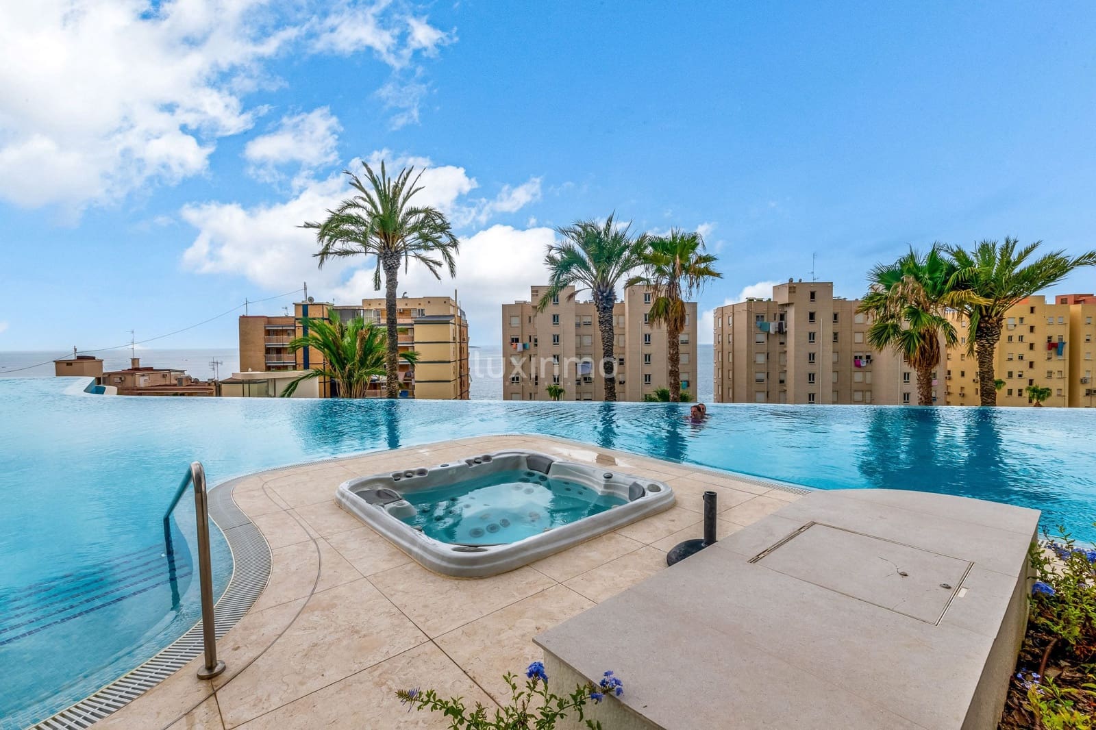 3 soveværelse Lejlighed til leje i Benidorm med swimmingpool garage - € 2.900 (Ref: 9378493)