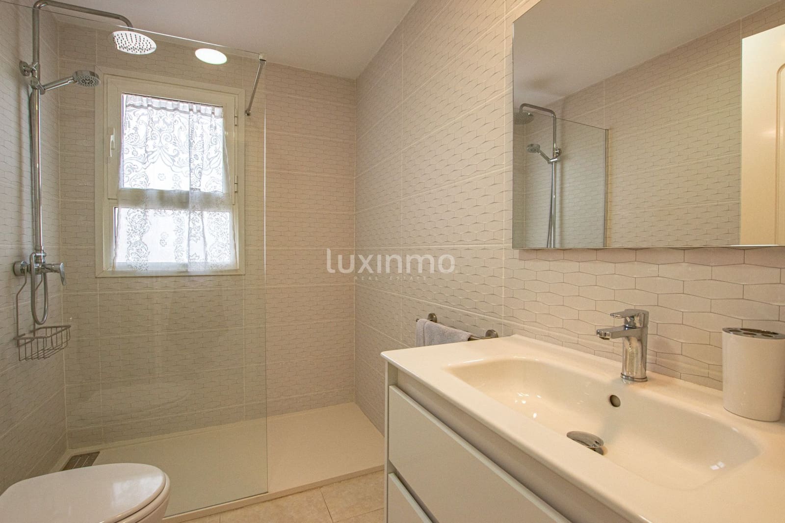 2 sovrum Lägenhet att hyra i Calpe / Calp med pool garage - 1 800 € (Ref: 9388303)