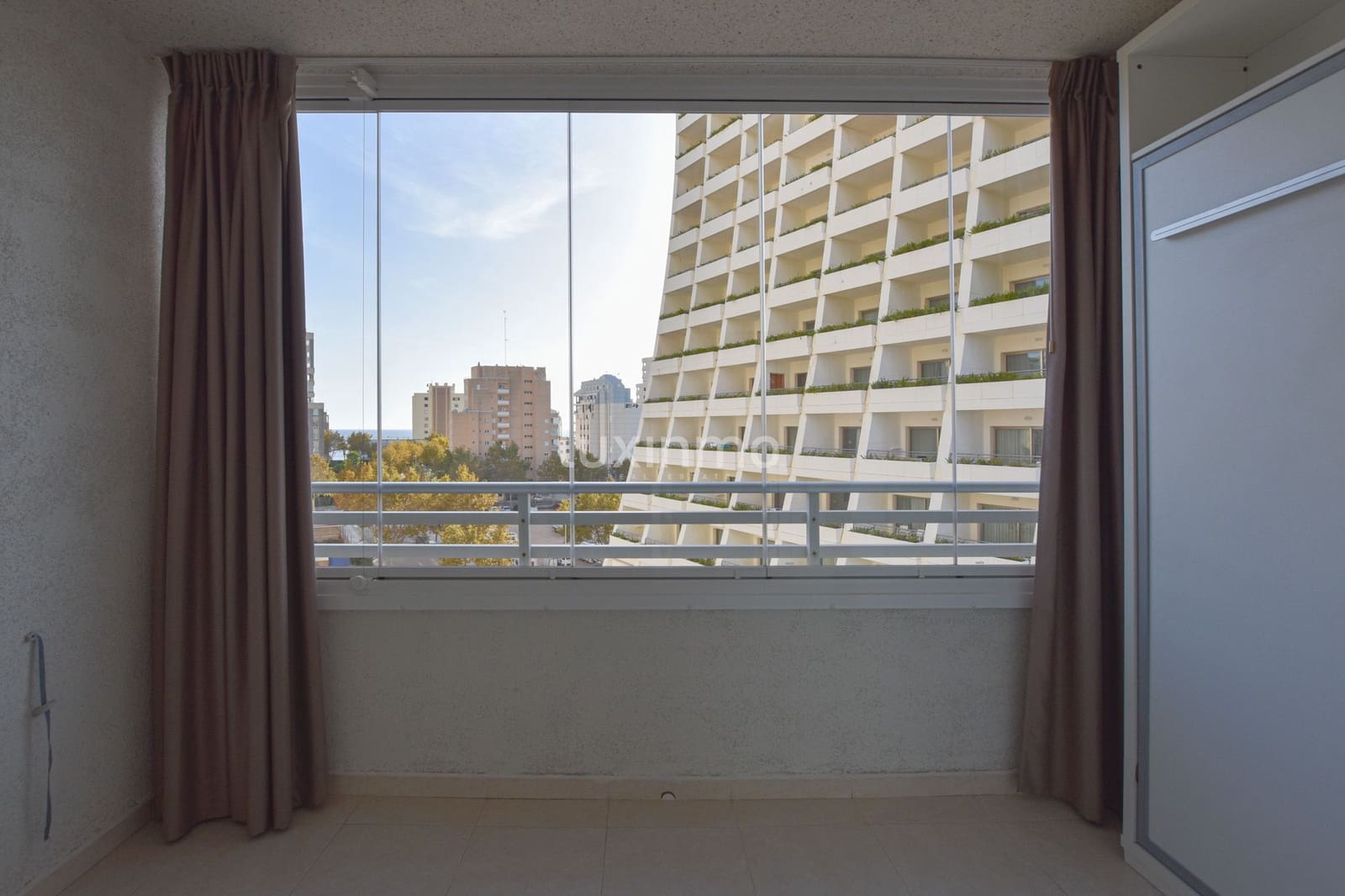 2 sovrum Lägenhet att hyra i Calpe / Calp med pool garage - 1 800 € (Ref: 9388303)