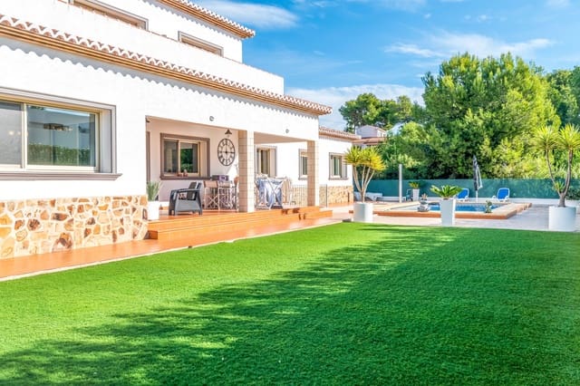 4 soverom Villa til salgs i Calpe / Calp med svømmebasseng garasje - € 899 500 (Ref: 9388309)