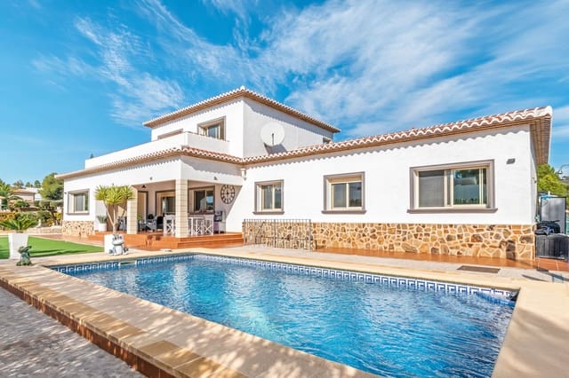 4 soverom Villa til salgs i Calpe / Calp med svømmebasseng garasje - € 899 500 (Ref: 9388309)
