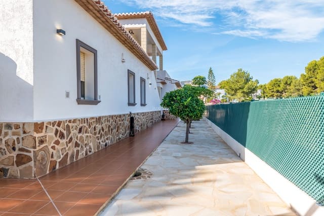 4 soverom Villa til salgs i Calpe / Calp med svømmebasseng garasje - € 899 500 (Ref: 9388309)