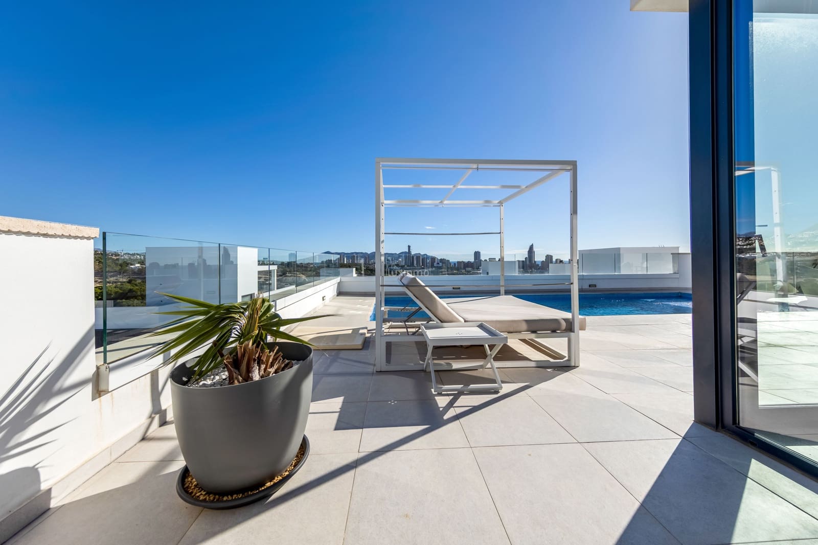 3 soverom Villa til leie i Finestrat med svømmebasseng garasje - € 4 500 (Ref: 9402694)