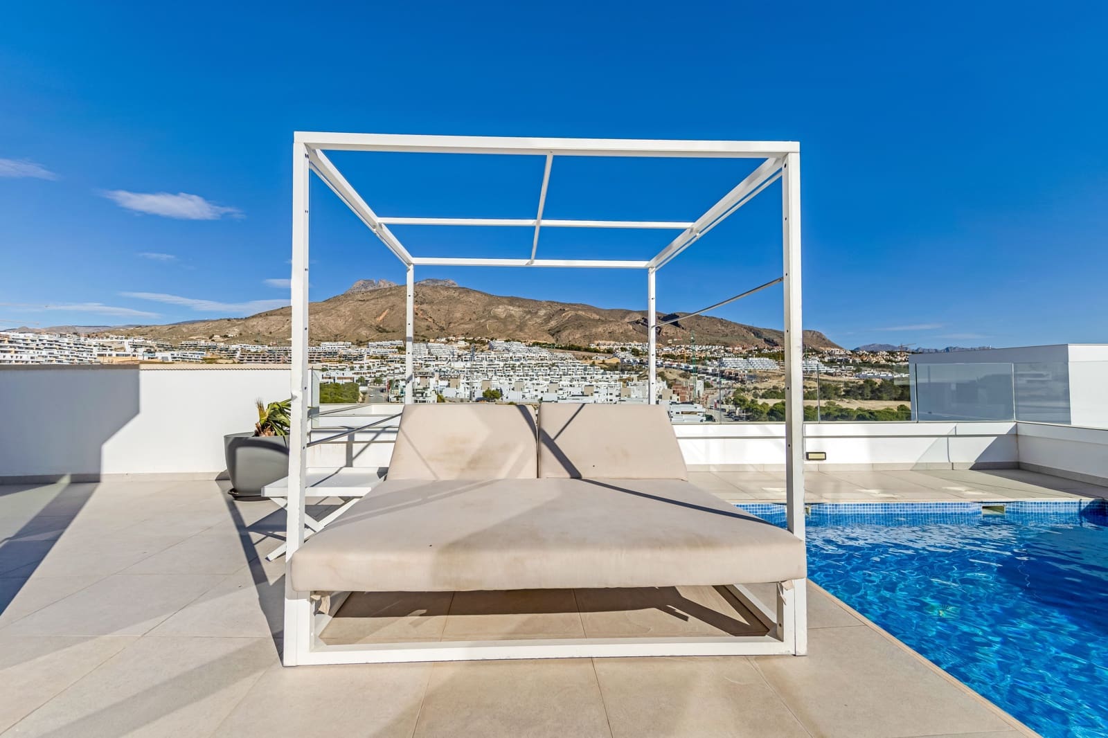 3 soverom Villa til leie i Finestrat med svømmebasseng garasje - € 4 500 (Ref: 9402694)