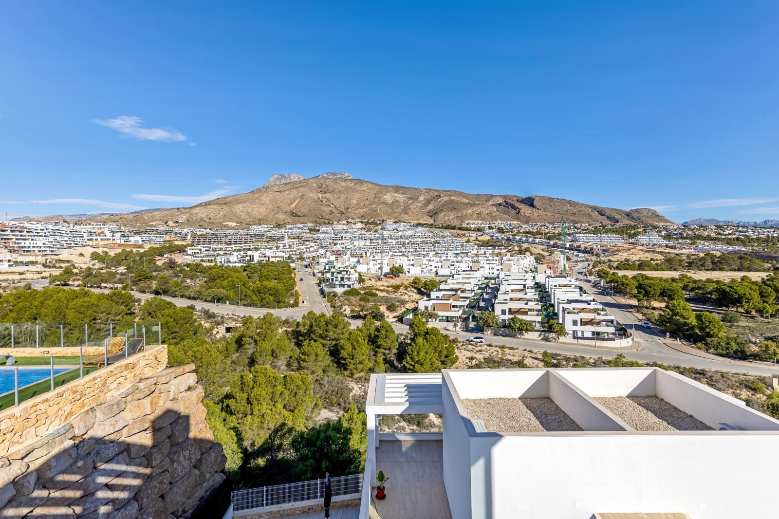 3 soverom Villa til leie i Finestrat med svømmebasseng garasje - € 4 500 (Ref: 9402694)