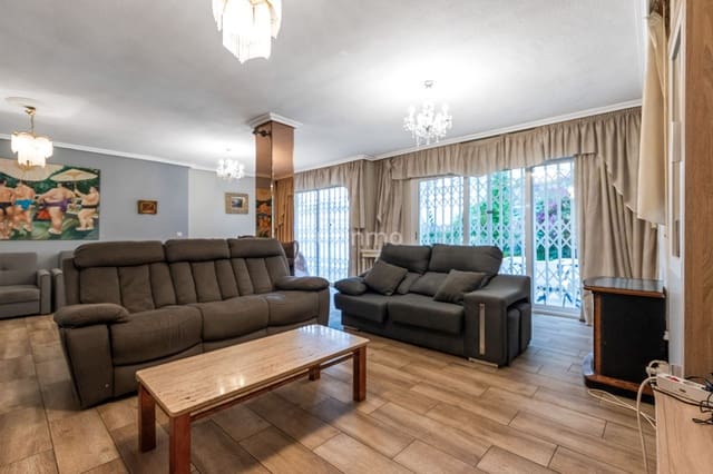 4 bedroom Villa for rent in Benidorm with garage - € 2,000 (Ref: 9414553)