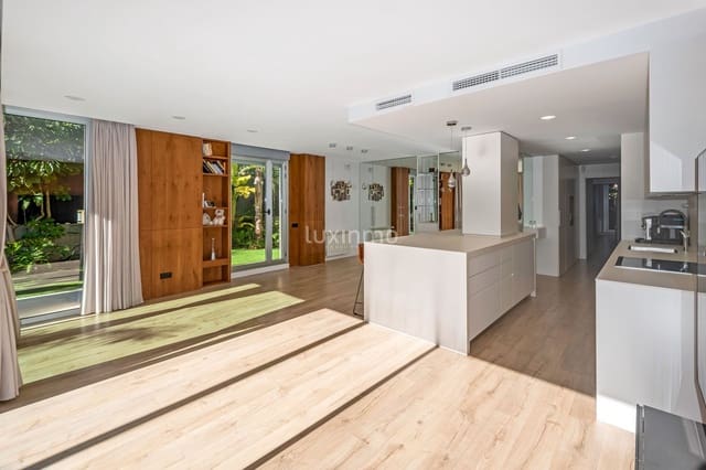 4 soverom Leilighet til salgs i Alicante by med svømmebasseng garasje - € 880 000 (Ref: 9417831)