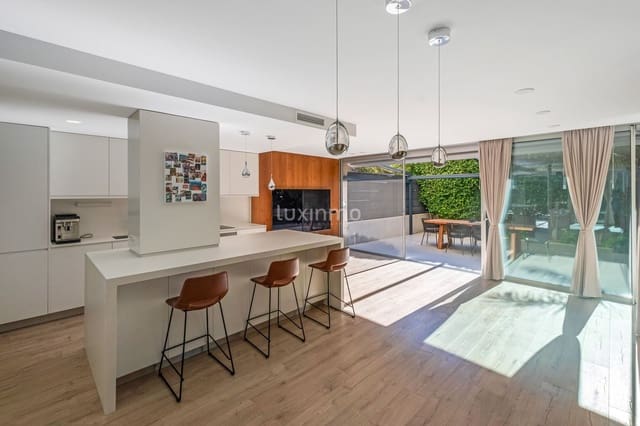 4 soverom Leilighet til salgs i Alicante by med svømmebasseng garasje - € 880 000 (Ref: 9417831)