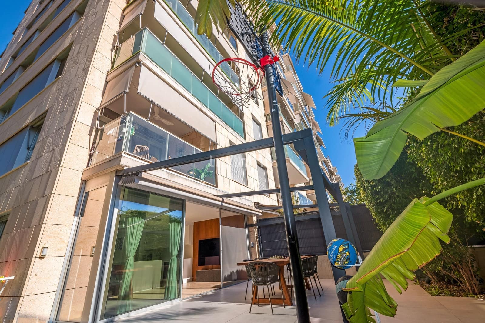 4 soverom Leilighet til salgs i Alicante by med svømmebasseng garasje - € 880 000 (Ref: 9417831)