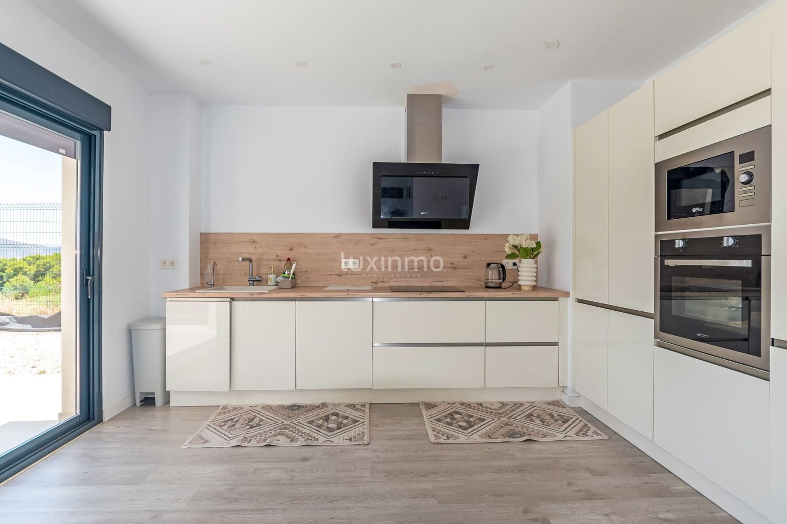 3 bedroom Villa for rent in Alfaz del Pi / L'Alfas del Pi with pool garage - € 2,800 (Ref: 9426540)