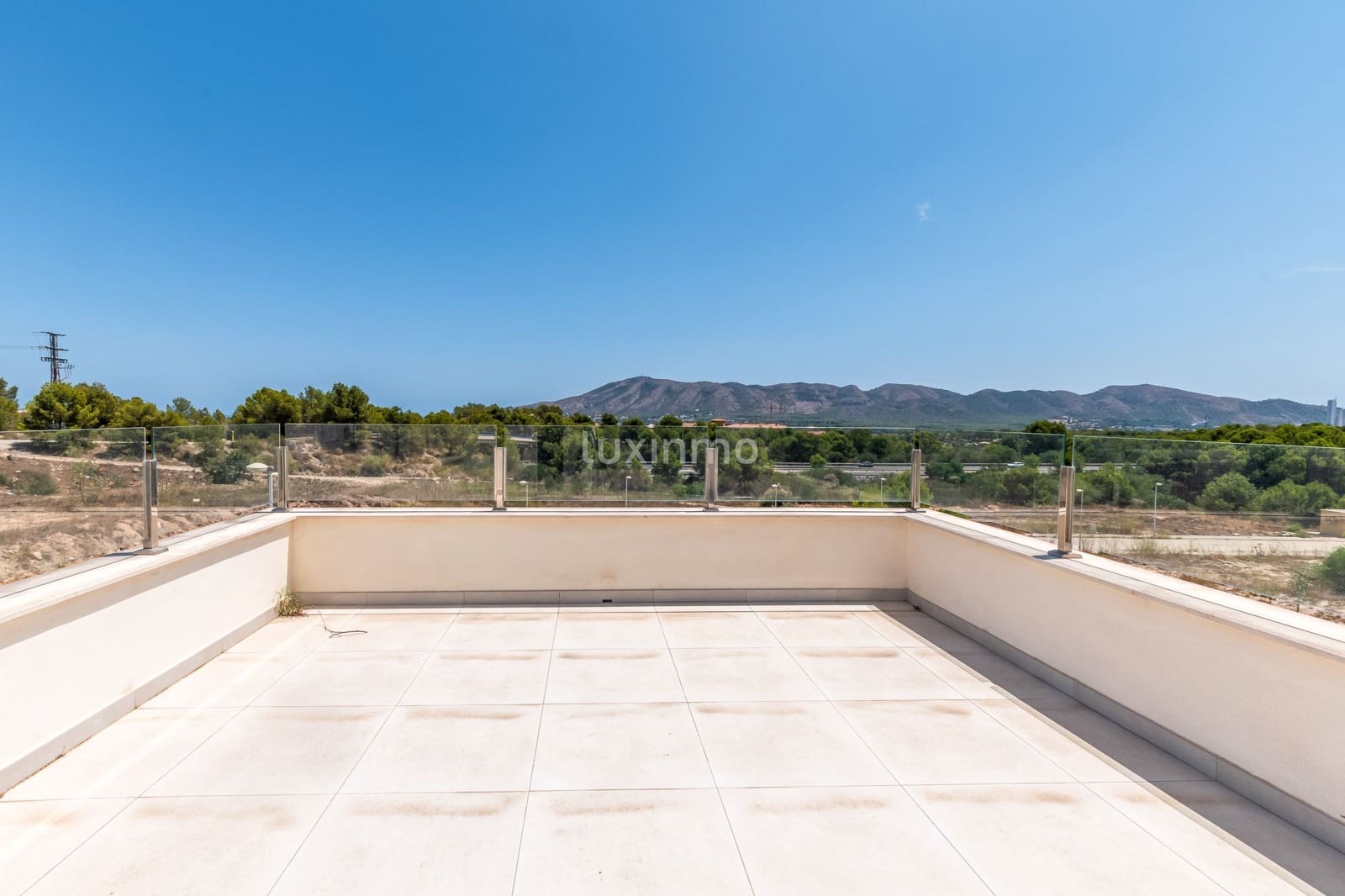 3 bedroom Villa for rent in Alfaz del Pi / L'Alfas del Pi with pool garage - € 2,800 (Ref: 9426540)