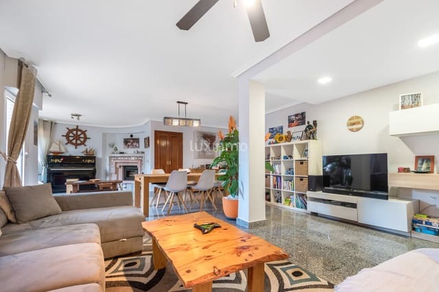 5 slaapkamer Villa te koop in Alfaz del Pi / L'Alfàs del Pi met zwembad - € 540.000 (Ref: 9426830)