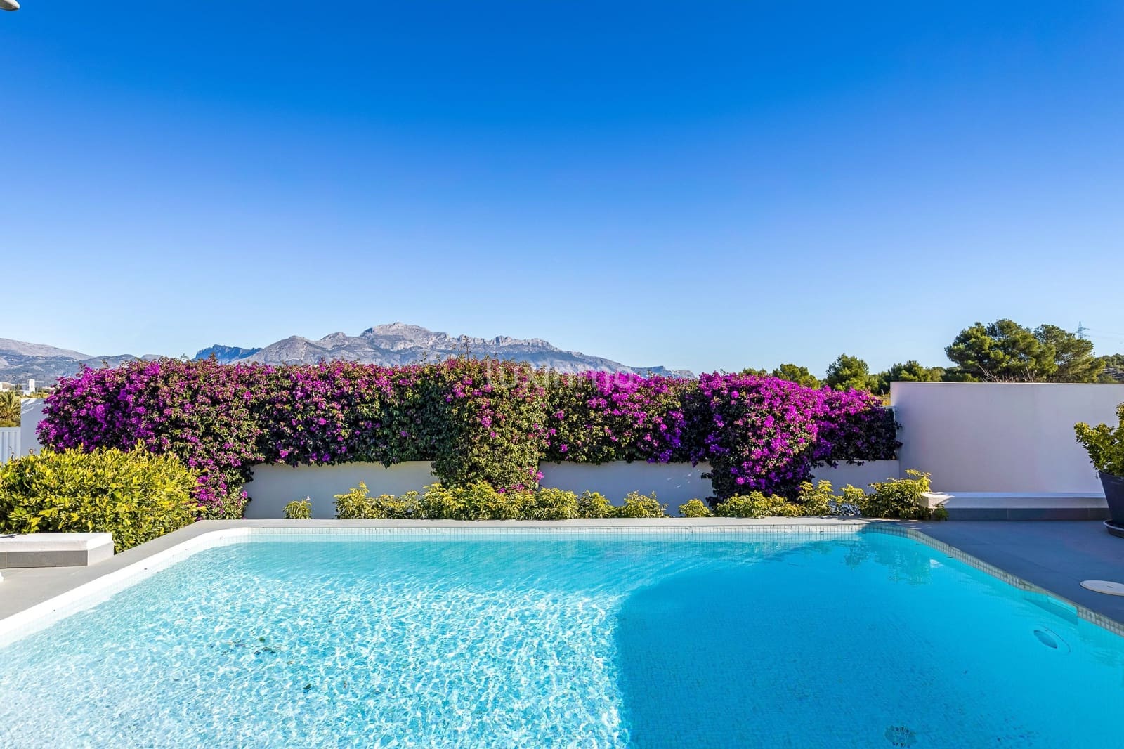 2 soveværelse Villa til salg i Polop med swimmingpool garage - € 530.000 (Ref: 9435091)