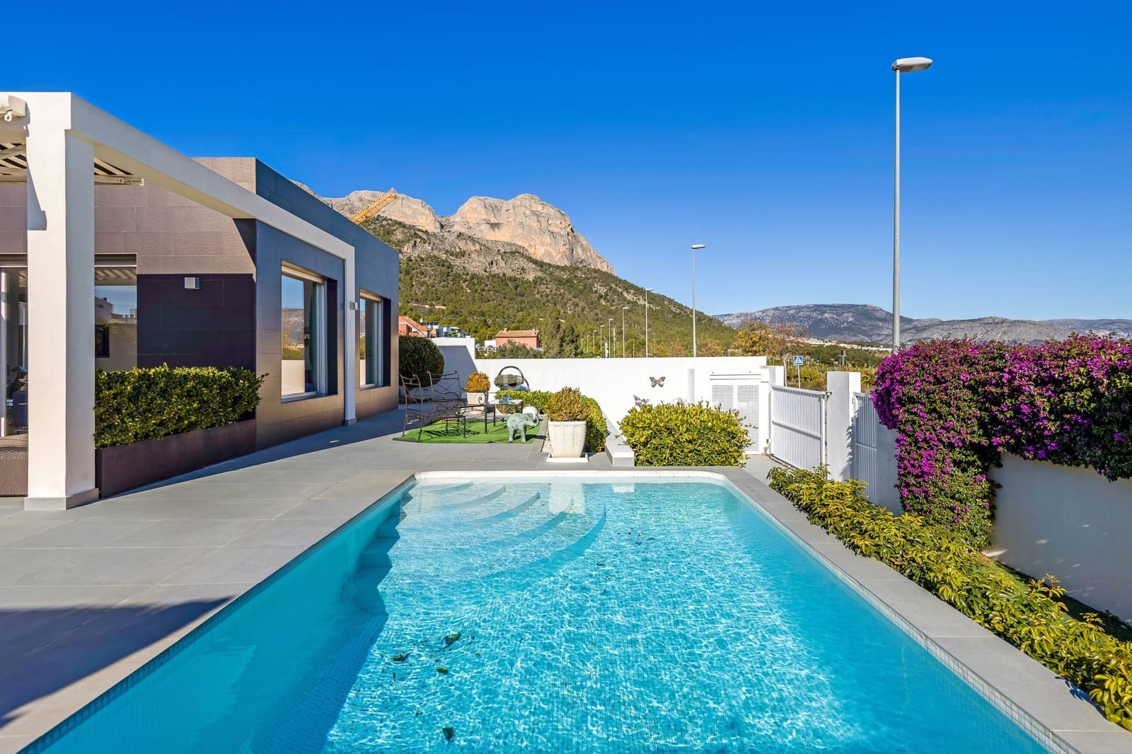 2 soveværelse Villa til salg i Polop med swimmingpool garage - € 530.000 (Ref: 9435091)