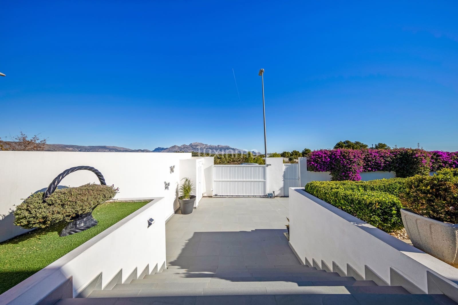 2 soveværelse Villa til salg i Polop med swimmingpool garage - € 530.000 (Ref: 9435091)