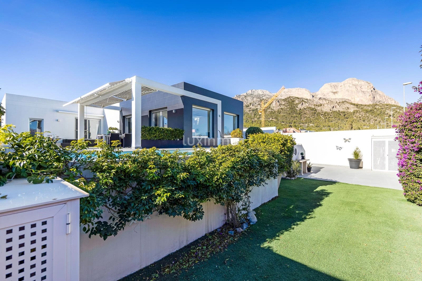 2 soveværelse Villa til salg i Polop med swimmingpool garage - € 530.000 (Ref: 9435091)