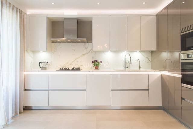 4 chambre Villa/Maison à vendre à Benitachell / Benitatxell avec piscine garage - 749 000 € (Ref: 9441313)