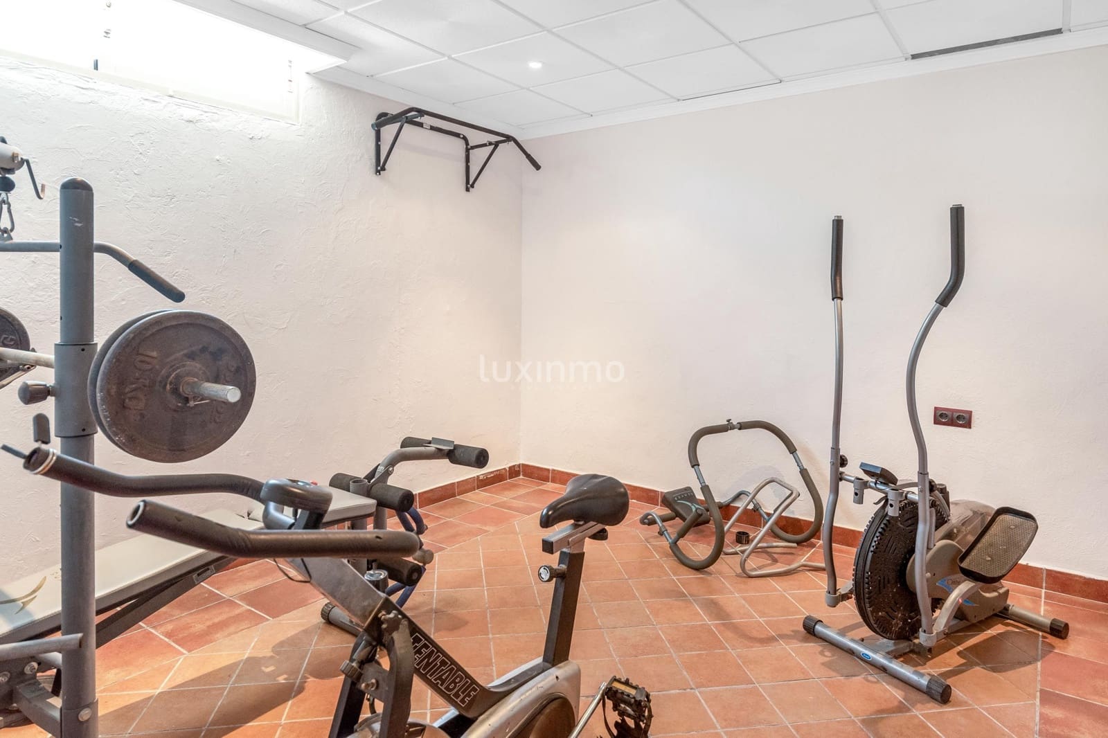 4 chambre Villa/Maison à vendre à La Nucia avec piscine garage - 825 000 € (Ref: 9442958)