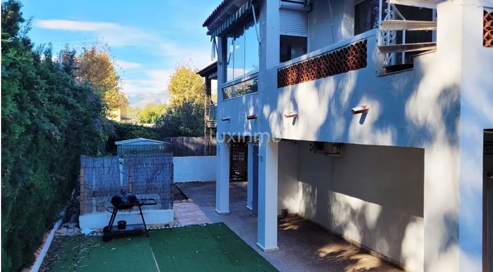 6 bedroom Villa for sale in Alfaz del Pi / L'Alfas del Pi with garage - € 850,000 (Ref: 9450263)