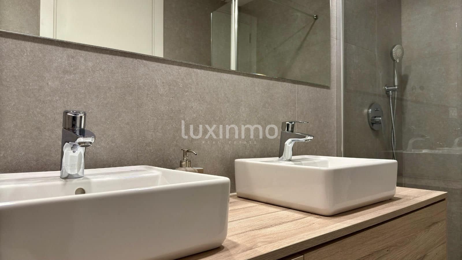 2 slaapkamer Appartement te koop in Benidorm met zwembad garage - € 495.000 (Ref: 9450271)