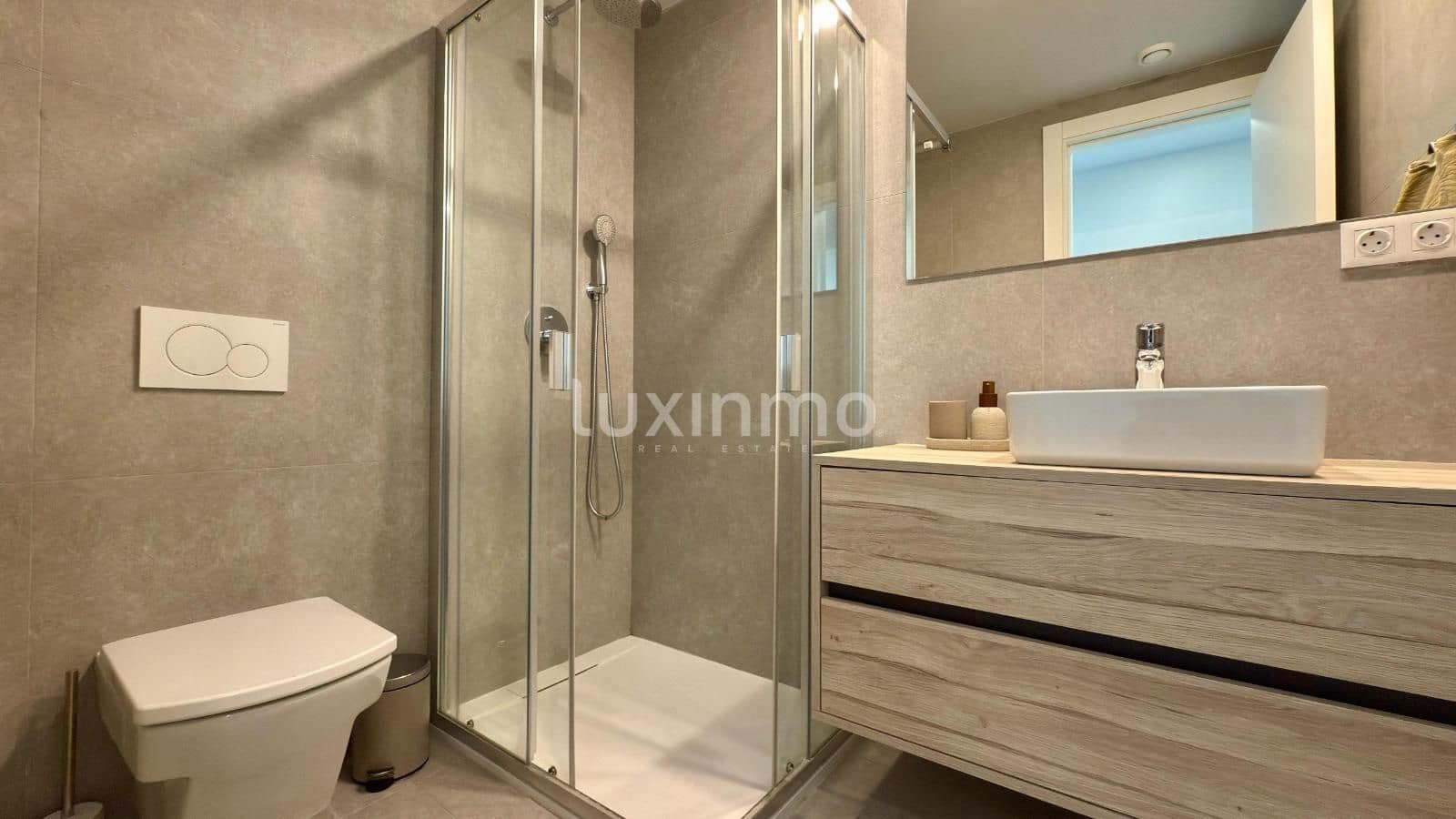 2 slaapkamer Appartement te koop in Benidorm met zwembad garage - € 495.000 (Ref: 9450271)