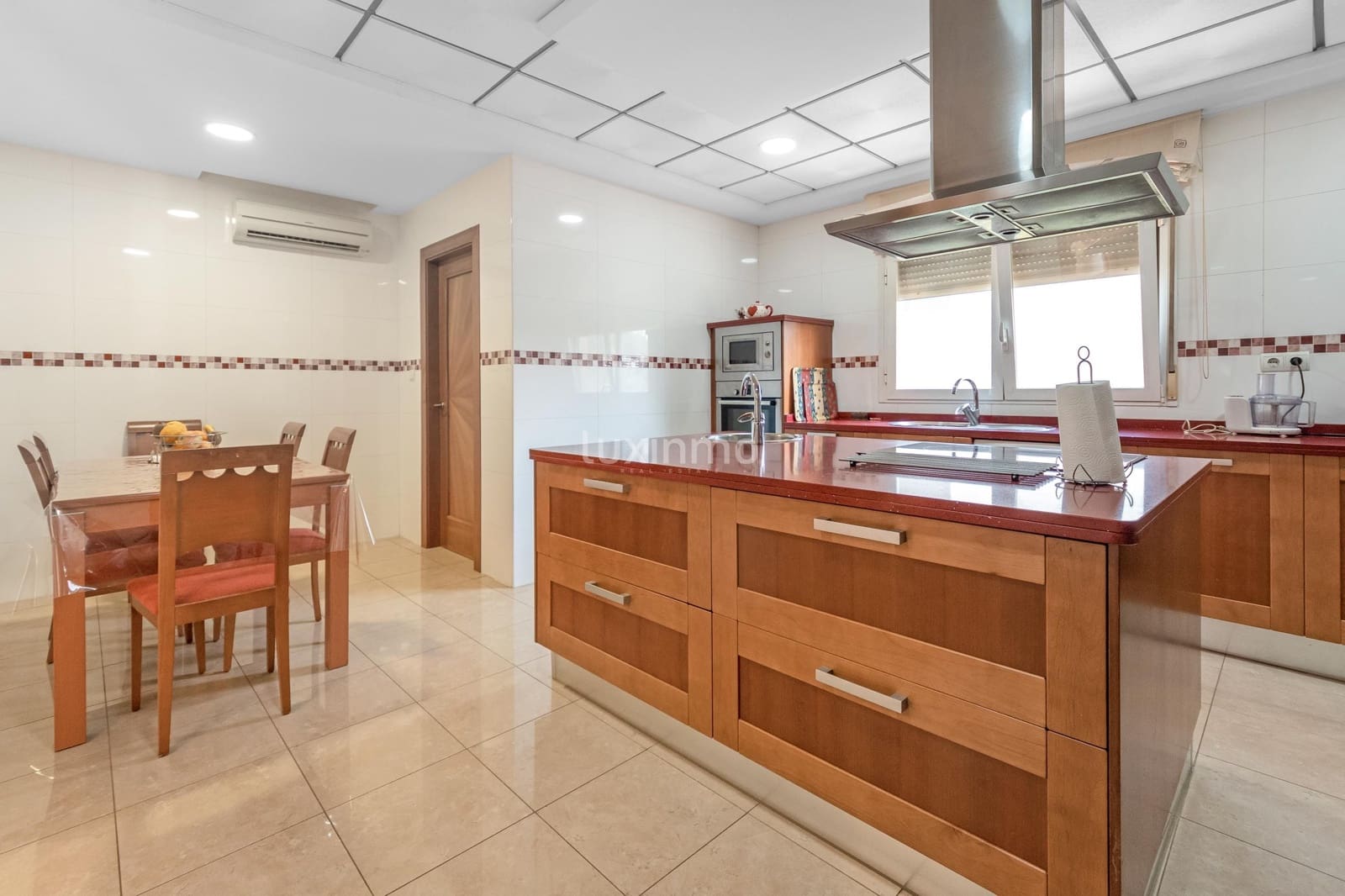 Chalet de 4 habitaciones en La Nucia en venta con piscina garaje - 825.000 € (Ref: 9451885)